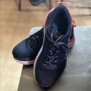 Hoka One One Bondi Black and Orange sneakers Sleek Design. Size 8